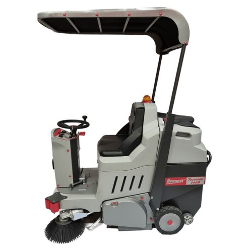 Подметальная машина с местом оператора Bennett Tornado 700bd PLUS (гелевый 24В / 226Ач)