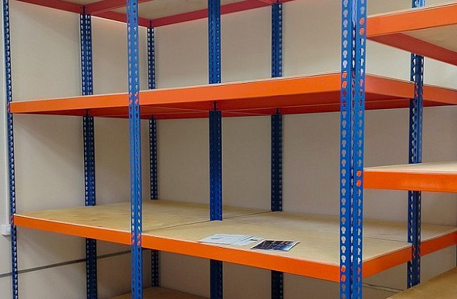 Полочные стеллажи Профи-Т с фанерным настилом для хранения длинномерных грузов